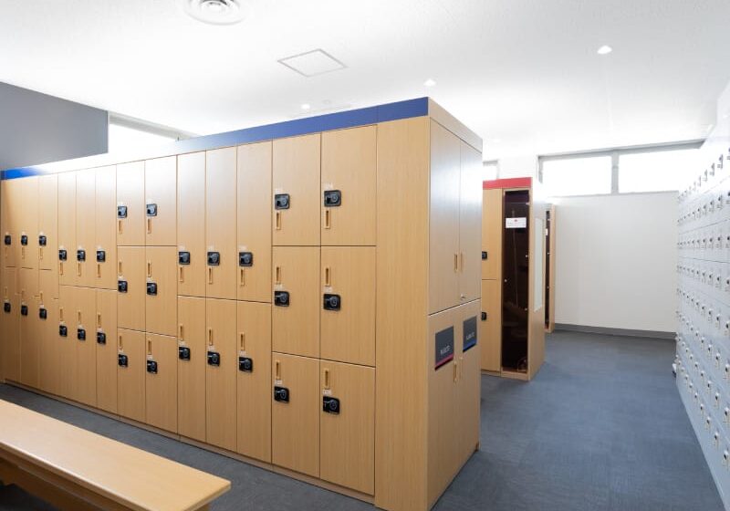 facility_sh80_locker_man